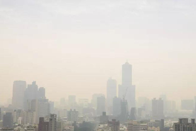 秋高氣燥，警惕“三手煙”！空氣凈化除濕機(jī)